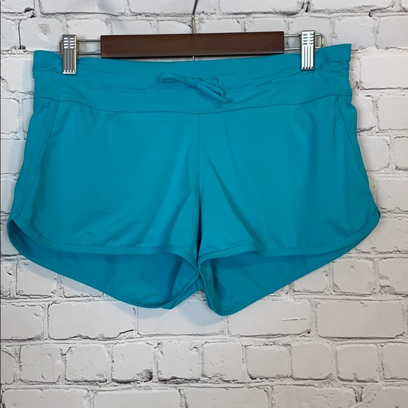 Athleta Pants - Athleta Kata Surge Short size medium